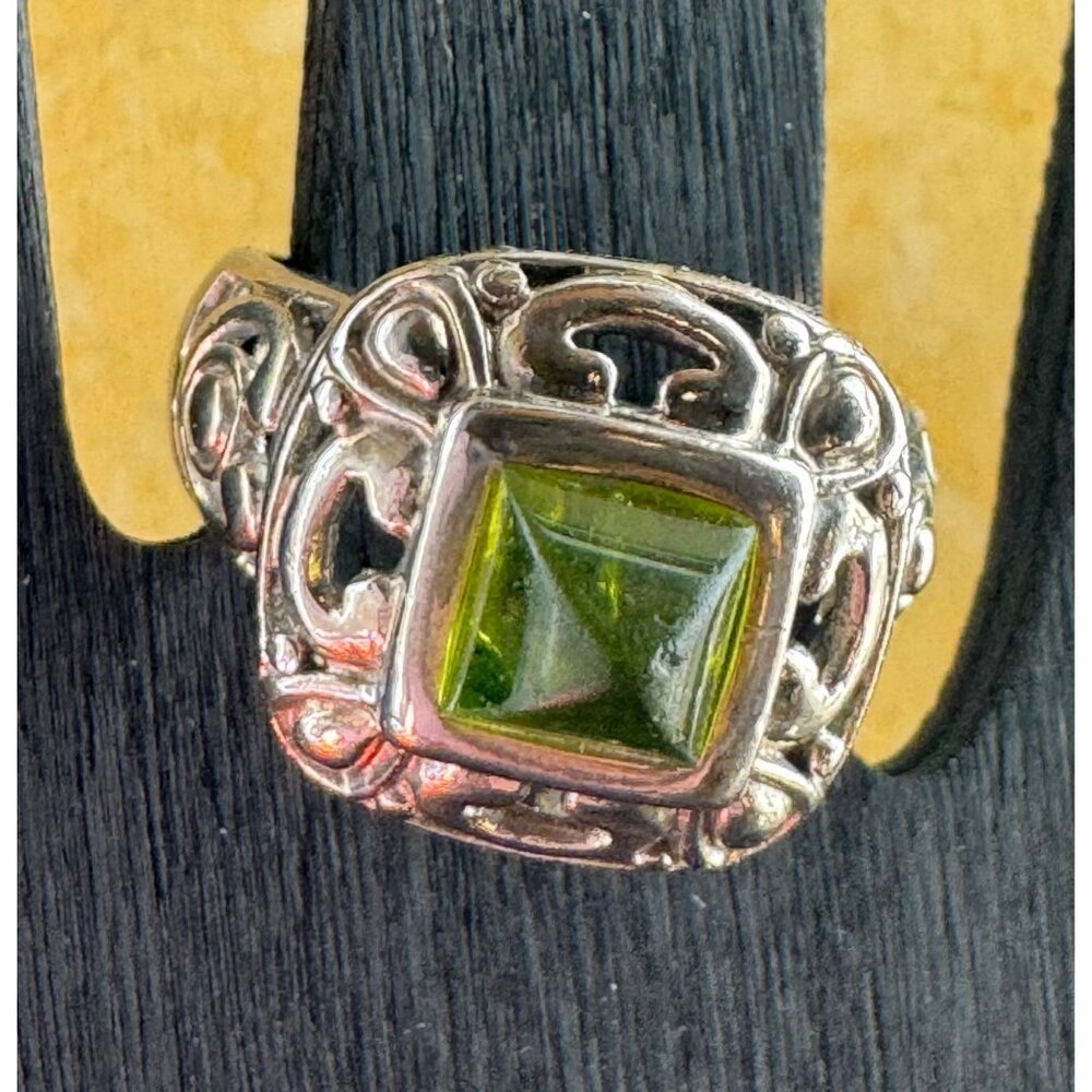 Vintage Sterling Filigree Dome Ring Lime Green Pointed Cabochon Bohemian SZ 6.5 - Picture 2 of 10